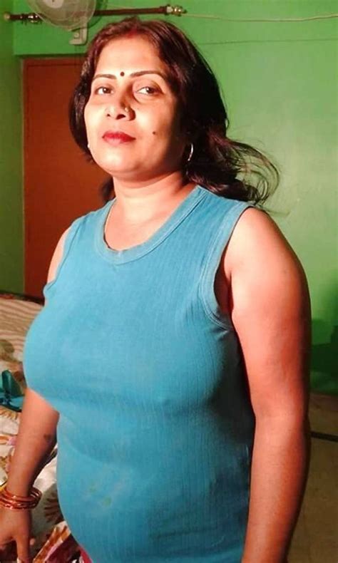 nude indian aunties|Nude Indian sex photos